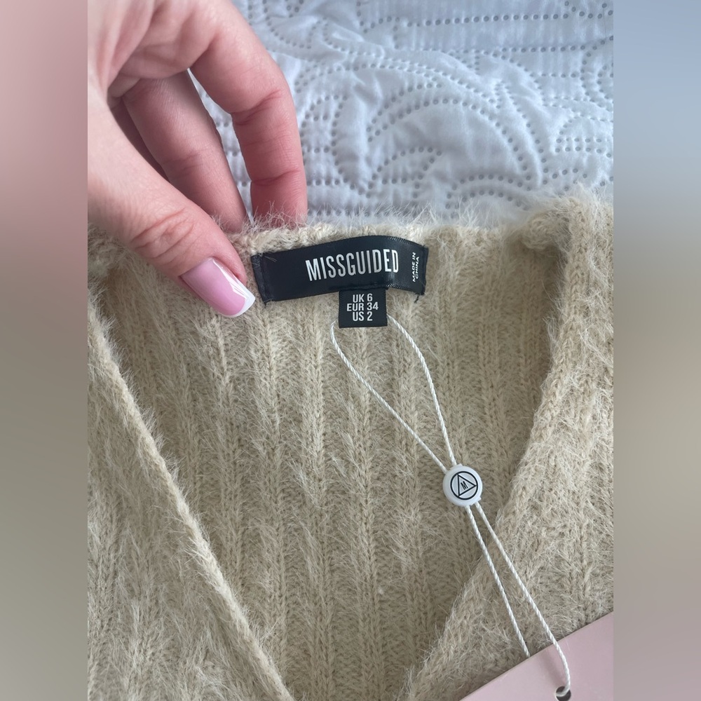 Missguided Beige Ribbed V-Neck Crop Top - Picture 6 of 8
